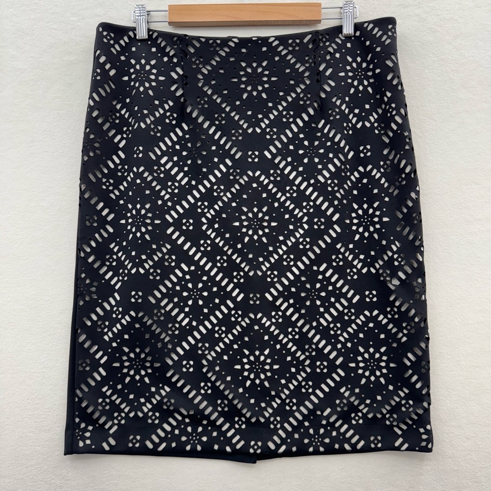 Chico's Women’s 2 (12) Laser Cut Out Pencil Skirt Black Stretchy